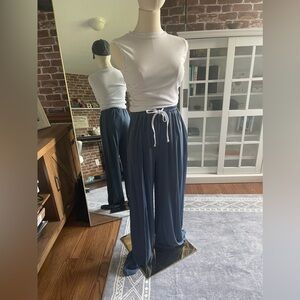 Athleisure ::: Matching Crop Top and Loose Git Pants - Size Small